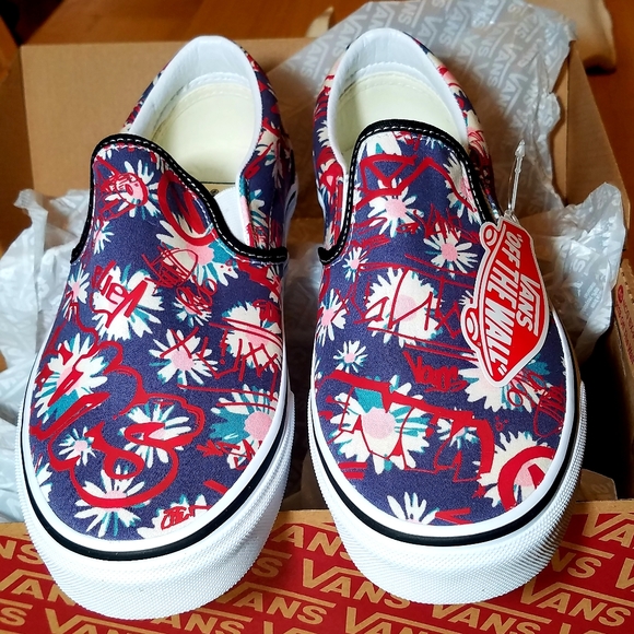NEW Vans Classic Slip On Red Floral Sneakers Classics - Picture 3 of 6
